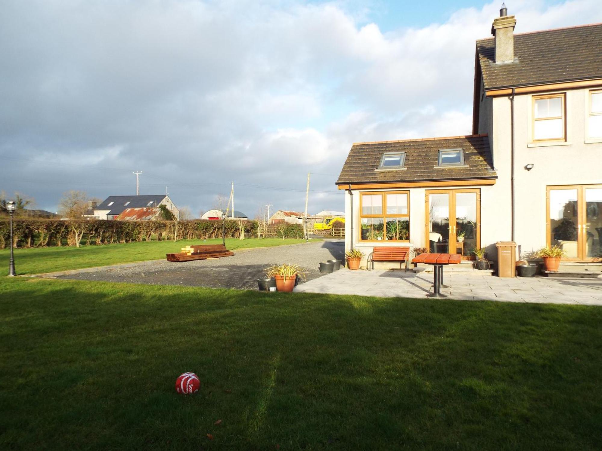 Knockalla Luxury Property With Hot Tub Suitable For Families Portadown Exterior photo